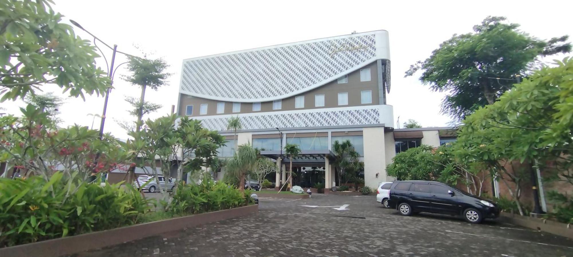 Grand Kolopaking Hotel Kebumen Zewnętrze zdjęcie
